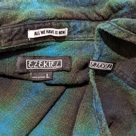 Ezekiel Men's Large Dark Green/Blue Button-Down & Roll-Tab Sleeve Flannel Shirt - Picture 11 of 11